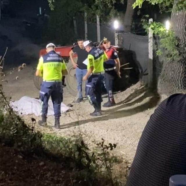 Bursa'da devrilen traktörün altında kalan sürücü hayatını kaybetti