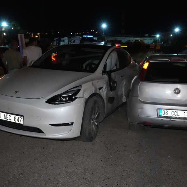 Kırıkkale'de iki otomobil çarpıştı: 4 yaralı