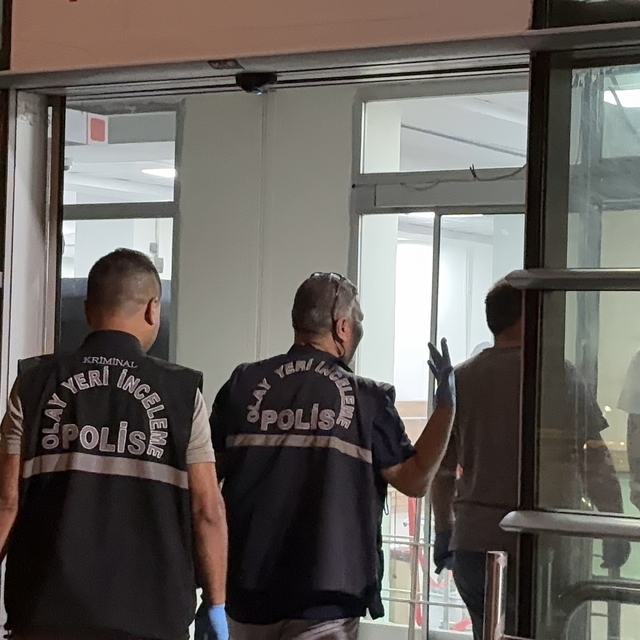 Tabancayla yaraladıkları şahsı hastaneye bırakıp kaçtılar: 1 yaralı