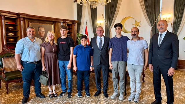 İskenderun'da 2 öğrenci LGS'den tam puan aldı