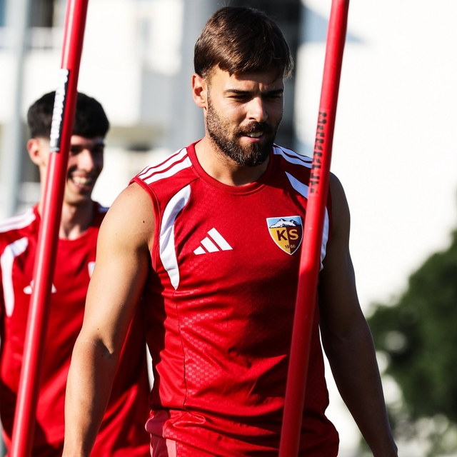 Kayserispor'dan flaş karar
Cardoso, Onugkha ve Bennaser kadro dışı