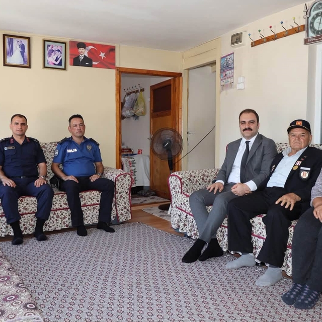 Kaymakam Battal, şehit ailesi ve gaziyi yalnız bırakmadı