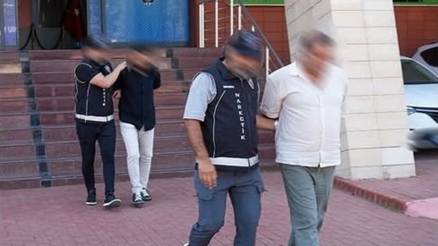 Uyuşturucu suçlarından aranan 2 hükümlü yakalandı