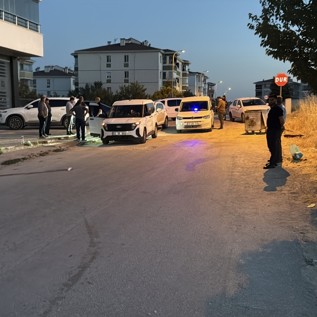 Eskişehir'de iki aile arasında çıkan kavgada 2 kişi yaralandı
Kız ve oğlan...