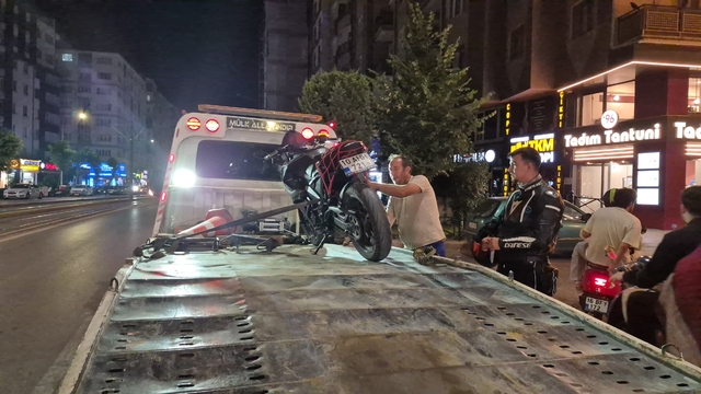 Katlanır plaka ile polise yakalanan motosiklet sürücüsüne 140 bin lira ceza