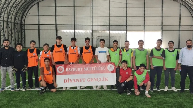 Yaz Kur'an kursu öğrencileri futbol turnuvasında buluştu