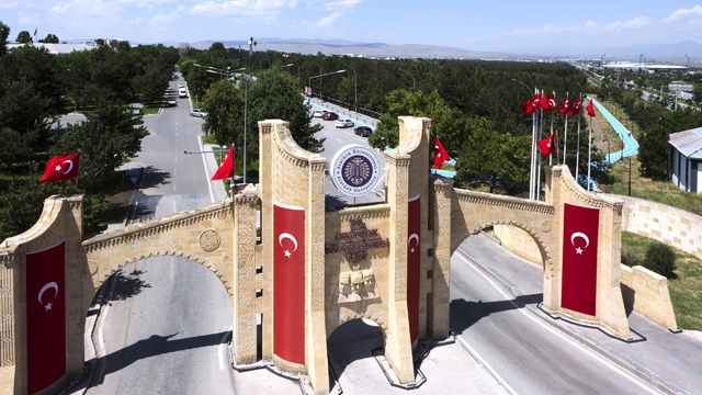 Atatürk Üniversitesinden uluslararasılaşma vizyonuna güçlü adım
Atatürk Üniversitesinde uluslararası ilişkiler ingilizce lisans programı ilk kez öğrenci kabul edecek