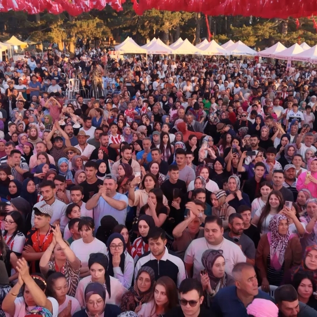 Samsun Festivali'ni duyan 75 bin kişi yaylaya akın etti
75 bin kişi, Bursa...