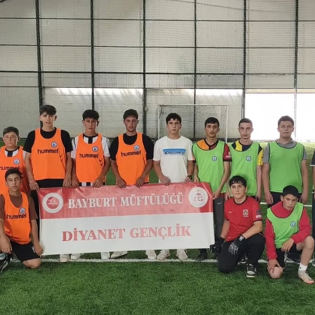 Yaz Kur'an kursu öğrencileri futbol turnuvasında buluştu