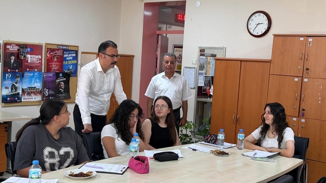 Sultanhisar Kaymakamı Ateş, üniversite adaylarıyla buluştu