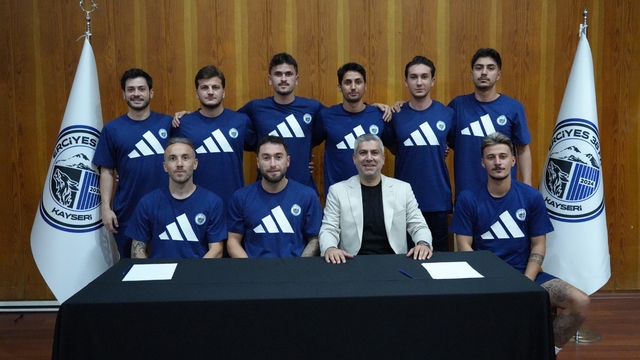Erciyes 38 FK'dan, Bolu kampında 11 yeni transferi için imza töreni
