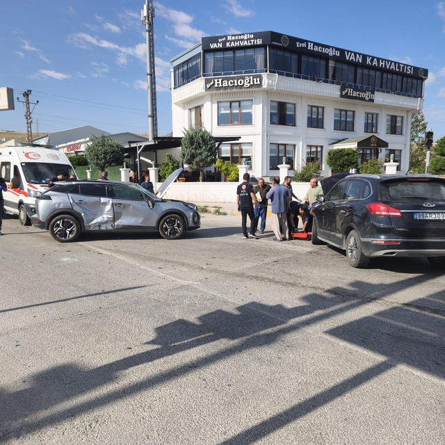 Van'da trafik kazası: 2 yaralı