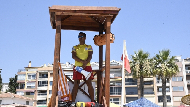 Kuşadası sahillerinde güvenlik ön planda
Cankurtaran ekipleri 7 gün görev başında