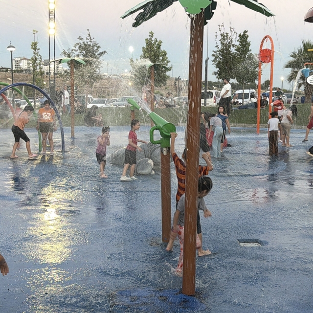 Kavurucu sıcakta çocukların serinlik adresi su oyun parkları