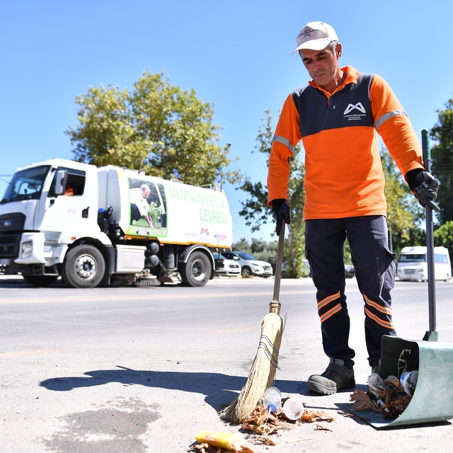 Mersin Büyükşehir Belediyesi temiz bir kent için sahada
