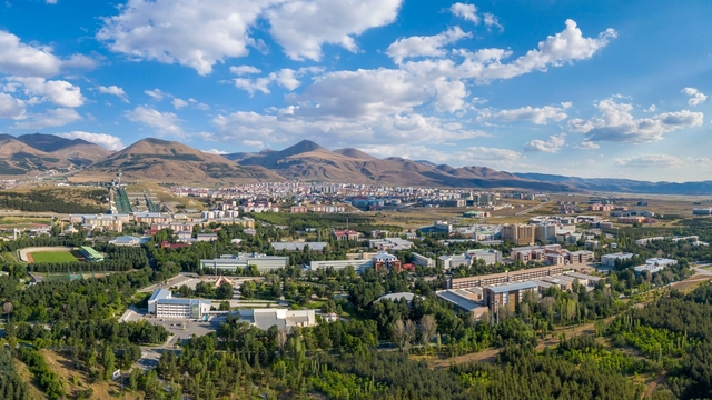 Başkan Sekmen gençlere seslendi: "Bilim ve irfanın beşiği Erzurum eğitimde de bir fırsatlar şehridir"