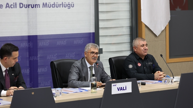 Vali Çelik: "Ruhsatsız ve ruhsata aykırı hiçbir yapıya müsaade etmemeliyiz"