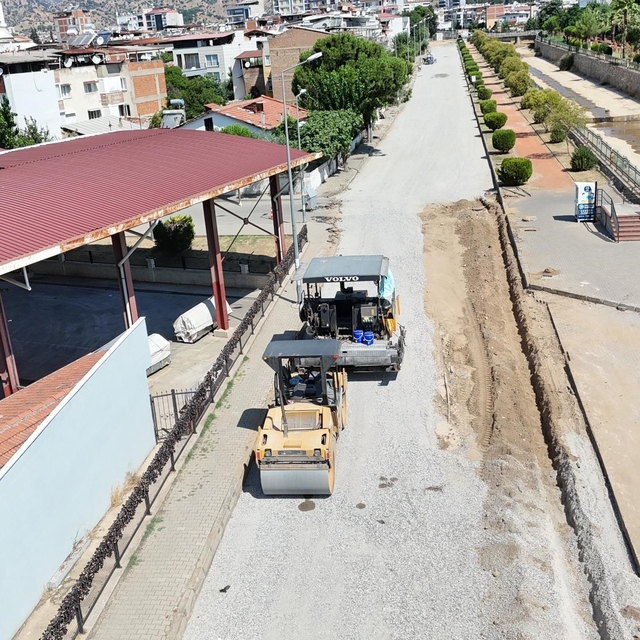Nazilli Belediyesi Turan Mahallesi'nde asfalt çalışmalarına başladı