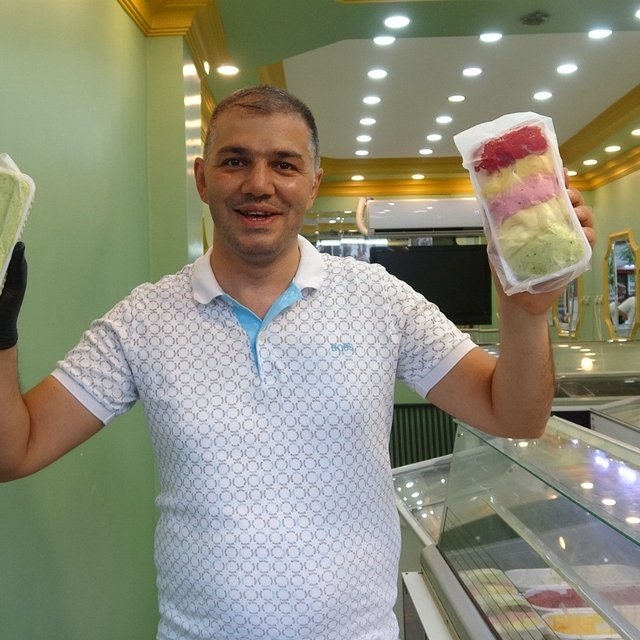 Kilosu 400 lira, topu 10 lira: Kilisli dondurmacıdan topu 400 liraya satıla...