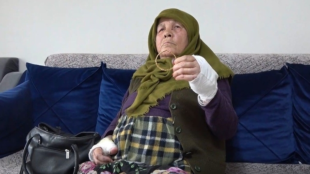 Yaşlı kadına bıçaklı gaspa 15 yıl hapis istemi
81 yaşındaki kadını bıçak zoruyla gasp eden sanık için savcı 15 yıla kadar hapis istedi
Gasp edilen yaşlı kadın: "Bir daha aynısını yapar diye korkuyorum"