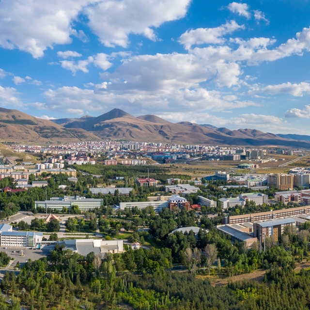 Başkan Sekmen gençlere seslendi: "Bilim ve irfanın beşiği Erzurum eğitimde...