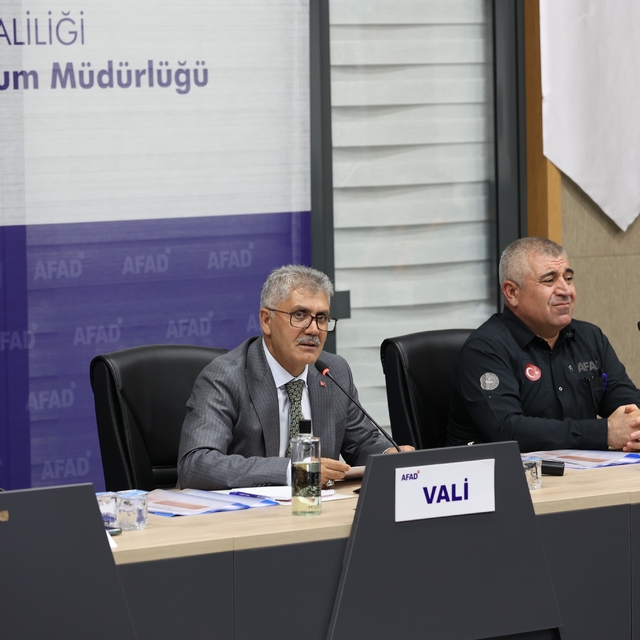 Vali Çelik: "Ruhsatsız ve ruhsata aykırı hiçbir yapıya müsaade etmemeliyiz"