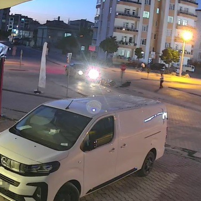 Konya'da otomobille çarpışan motosikletli yaralandı