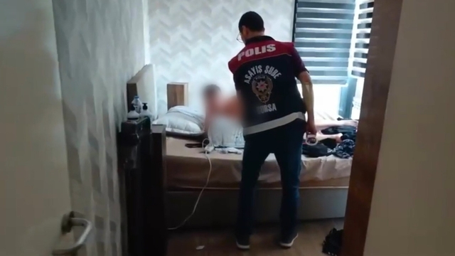 İnternetten araç satanları 4 milyon TL dolandıran 17 şüpheli yakalandı