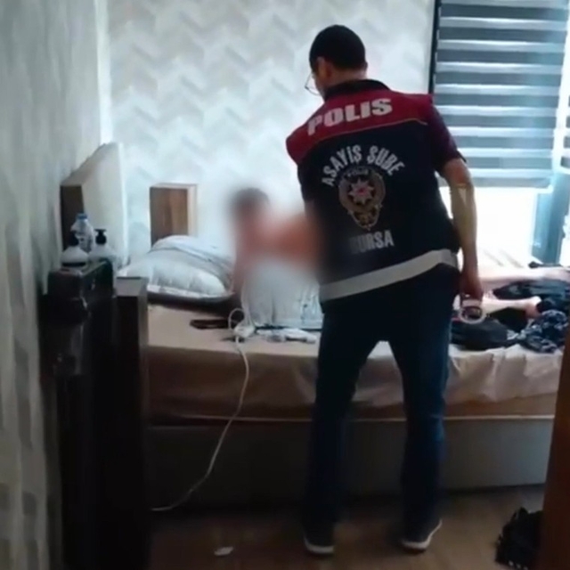 İnternetten araç satanları 4 milyon TL dolandıran 17 şüpheli yakalandı