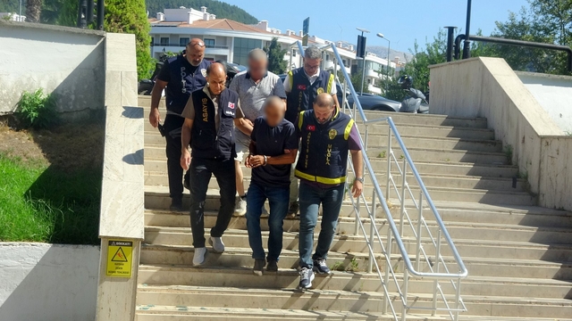 FETÖ'den ihraç edilen eski emniyet müdürü parke taşı hırsızlığı yaptı