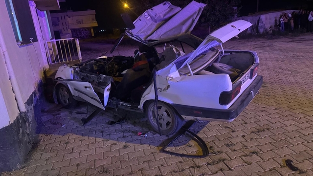 Mardin'de otomobil ile traktör çarpıştı: 1'i çocuk 4 yaralı