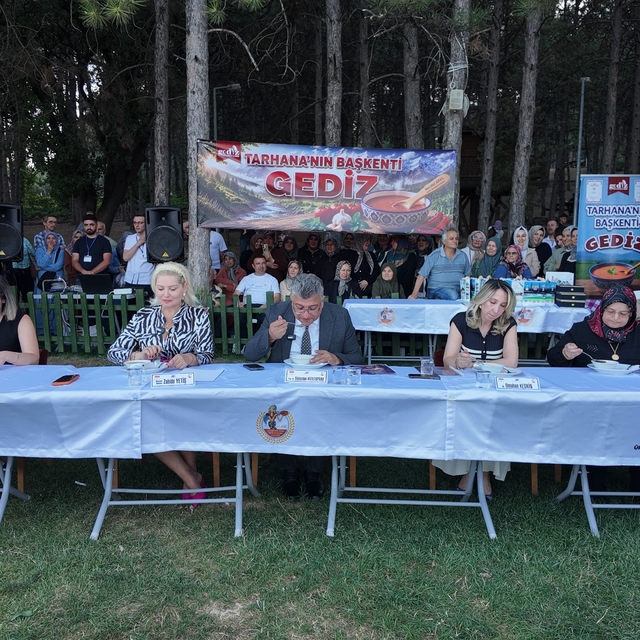 Gediz'de tarhana yarışmasında gelenek ve lezzet yarıştı