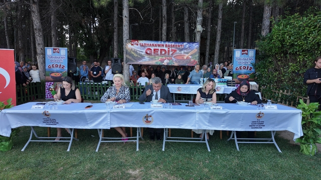 Gediz'de tarhana yarışmasında gelenek ve lezzet yarıştı