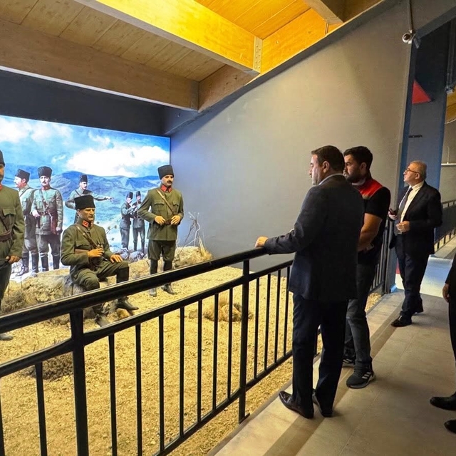 Kütahya Valisi Işın, Dumlupınar Şehitliği ve Diorama Müzesi'nde incelemeler...
