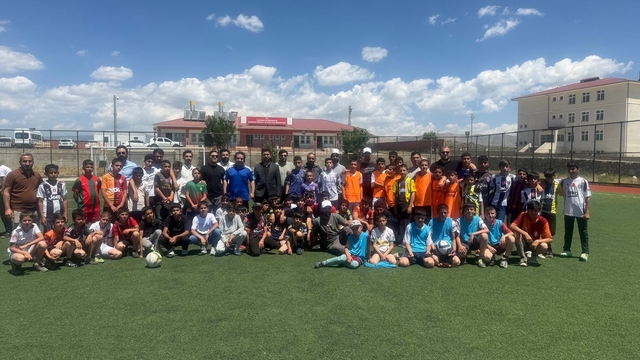 Çaldıran'da yaz Kur'an kursu öğrencileri futbol turnuvasında buluştu