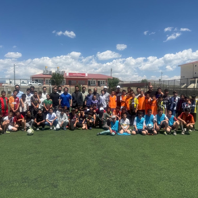 Çaldıran'da yaz Kur'an kursu öğrencileri futbol turnuvasında buluştu