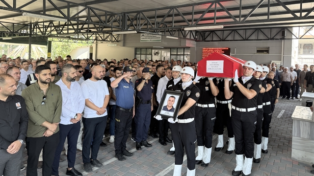 Kalp krizi sonucu hayatını kaybeden polis memuru son yolculuğuna uğurlandı