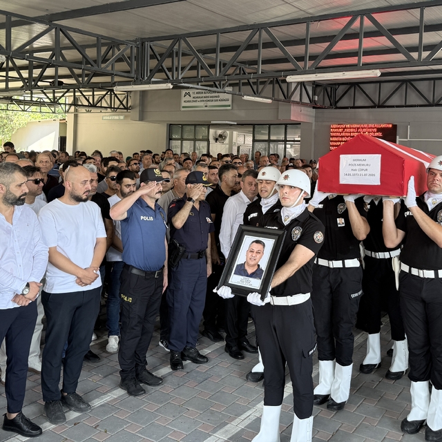 Kalp krizi sonucu hayatını kaybeden polis memuru son yolculuğuna uğurlandı