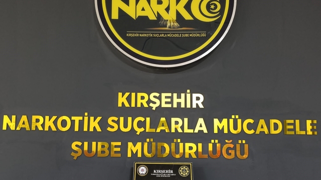 Polisin durdurduğu araçta uyuşturucu hap ele geçirildi