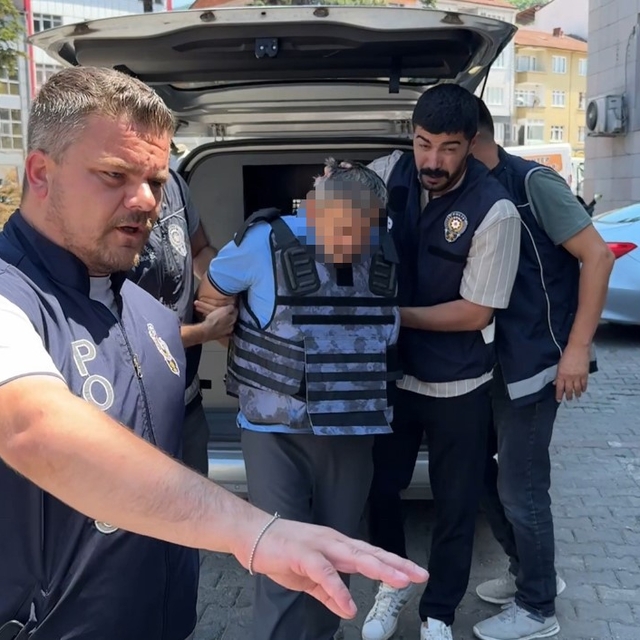 Yardım için polise koşan çocukların çabası annelerini kurtarmaya yetmedi
Eş...