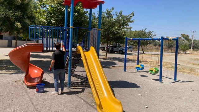Yunusemre'de parklar çocuklar için yenileniyor