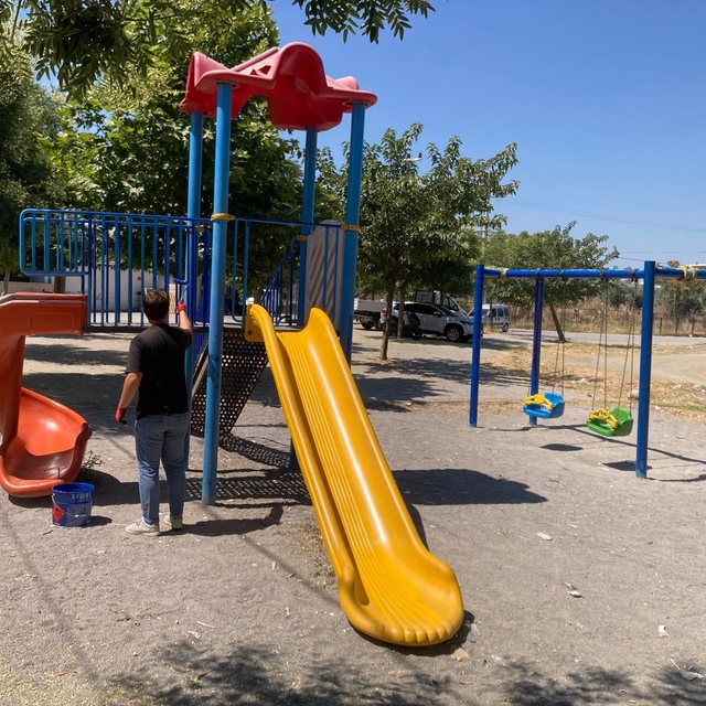 Yunusemre'de parklar çocuklar için yenileniyor