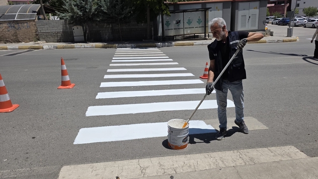 Şırnak'ta yaya geçitleri ve yol çizgileri yenileniyor