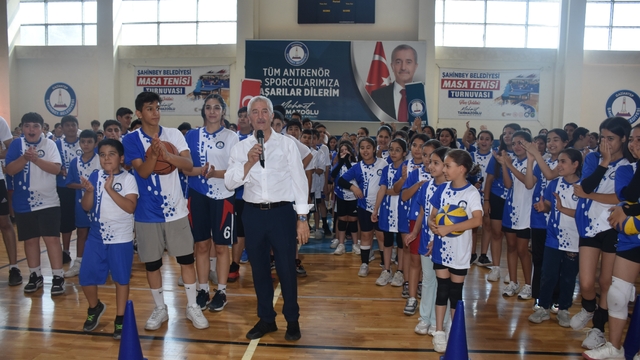 Şahinbey Belediyesi yaz spor okulu gençlere kapısını açtı
Şahinbeyli çocuklar yaz spor okuluna ilgi gösteriyor