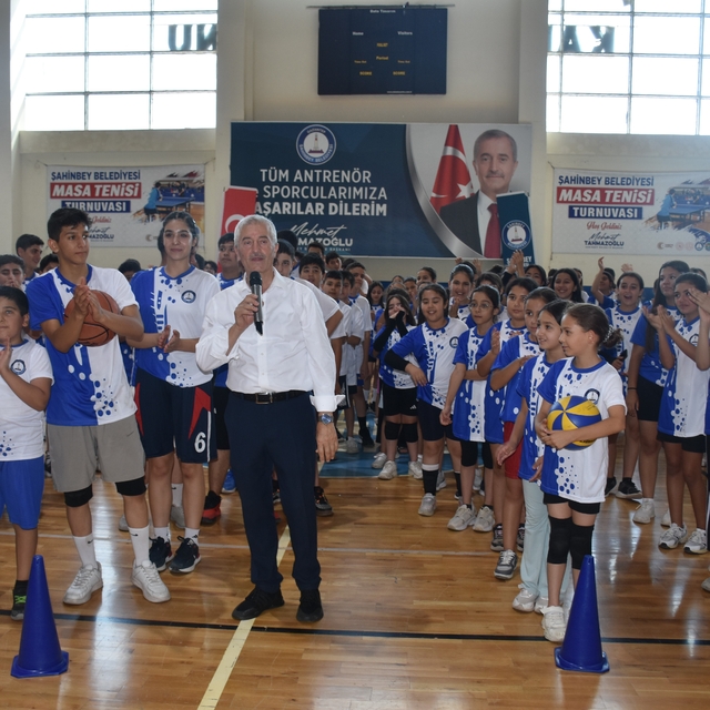 Şahinbey Belediyesi yaz spor okulu gençlere kapısını açtı
Şahinbeyli çocukl...
