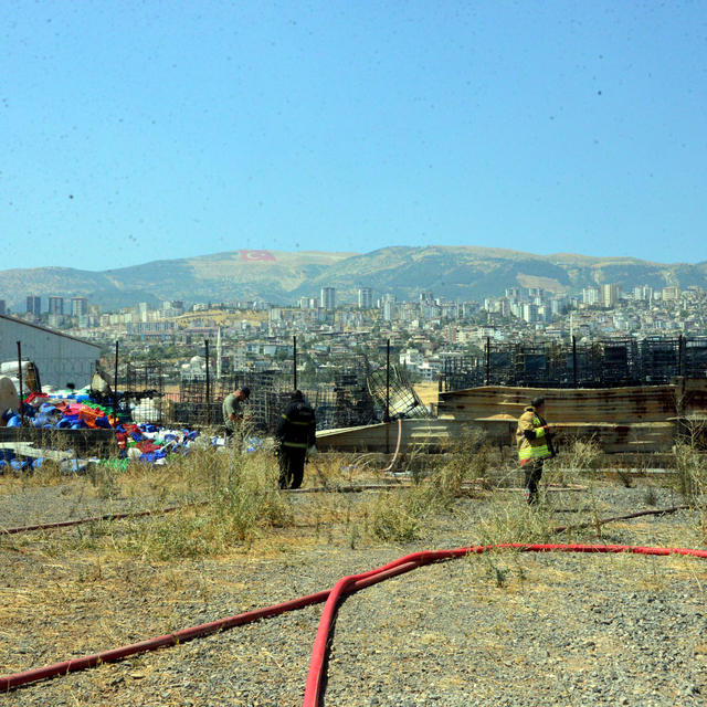 Kahramanmaraş'ta plastik fabrikasında yangın (2)