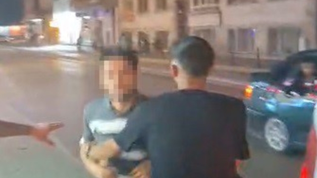 Konya'da motosikletliye saldıran otomobil sürücüsüne para cezası kesilirken aracı trafikten men edildi