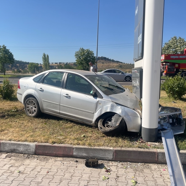 Tavşanlı'da trafik kazası: 2 yaralı
Sürücüsünün kontrolünden çıkan otomobil...