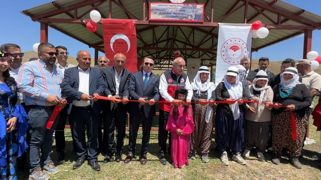 Yüksekova'da berivanlar gölgeliğe kavuştu
Bakan Yumaklı, berivanlarla telefonda görüntülü görüştü