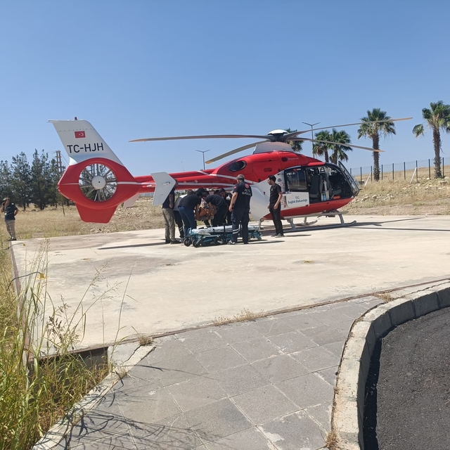 Şırnak'ta kazada yaralanan kişi, ambulans uçakla Şanlıurfa'ya sevk edildi